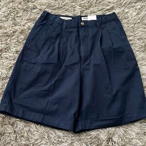 NWT Eddie Bauer Classic Fit Navy shorts. Size 10‎